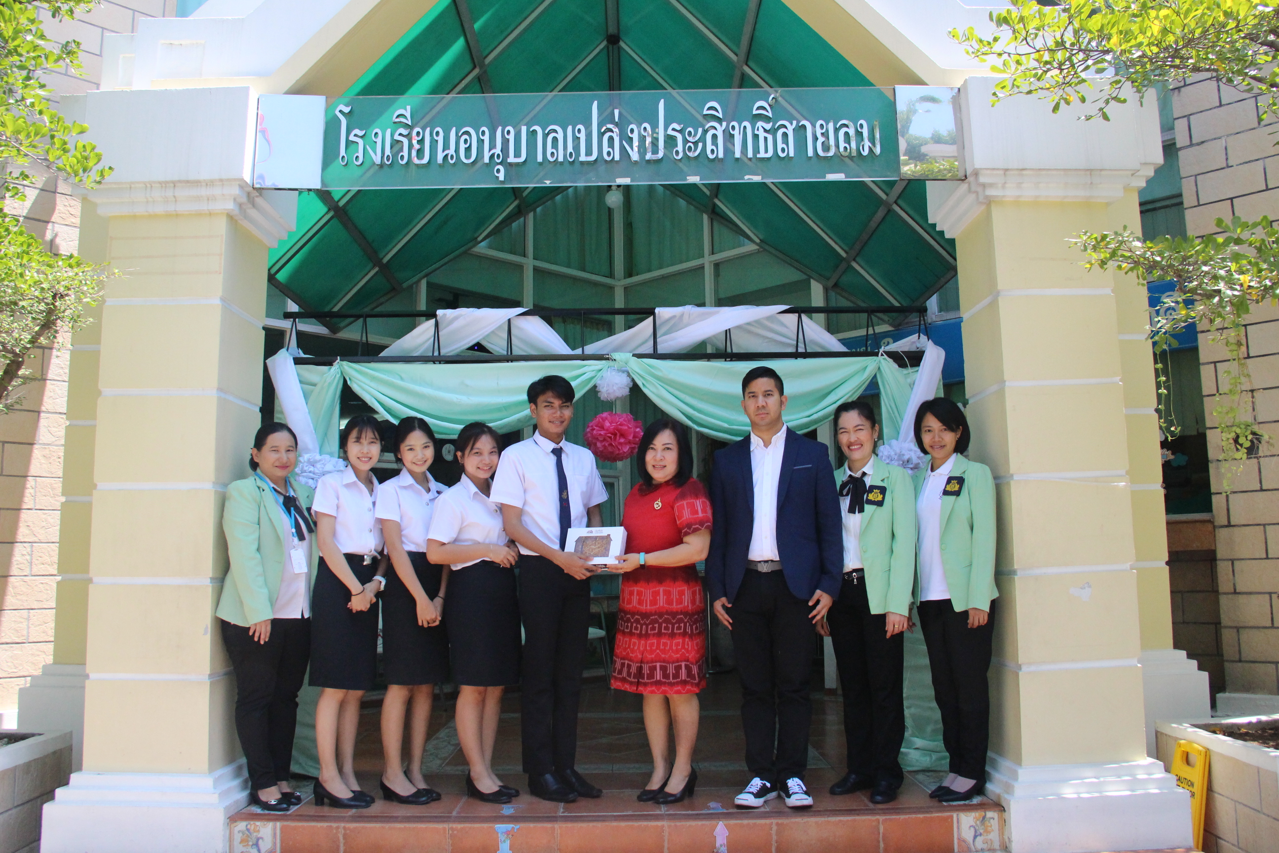 นักศึกษาหลักสูตรการศึกษาปฐมวัยชั้นปีที่ 2 คณะครุศาสตร์ มหาวิทยาลัยสวนดุสิต เข้าศึกษาสังเกตการจัดการชั้นเรียน